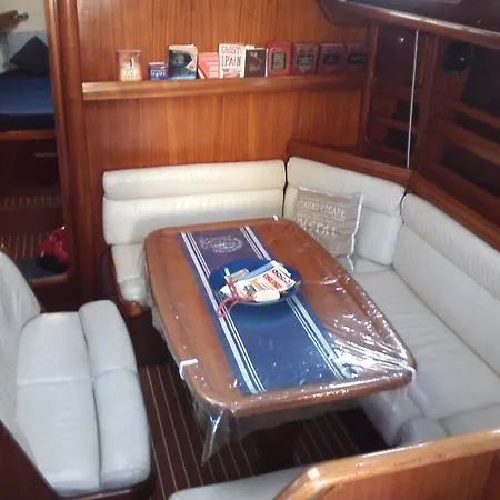 Downtown Yacht 船上ホテル