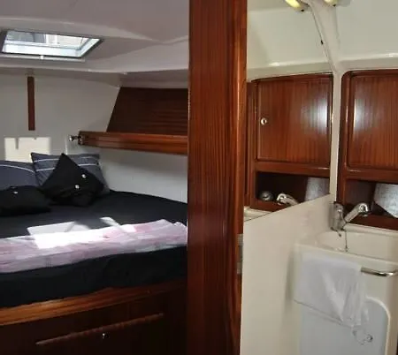 Downtown Yacht 船上ホテル バルセロナ
