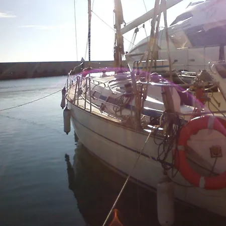 船上ホテル Downtown Yacht